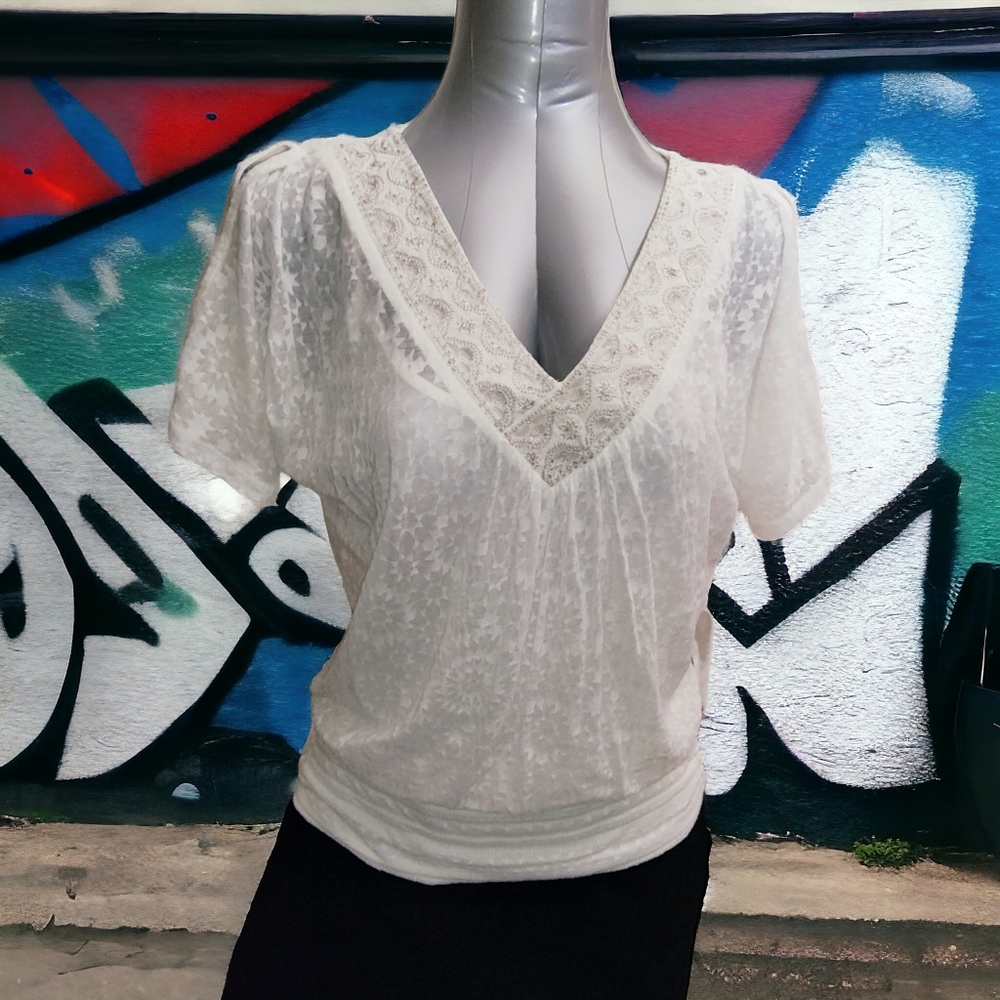WHITE HOUSE|BLACK MARKET ✨🖤 Embellished White Sheer Blouse | EUC ✨ size XS